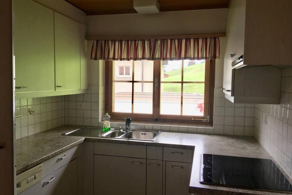 Ferienwohnung Uf Z'Enisch Klosters Exterior foto