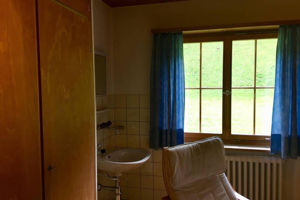 Ferienwohnung Uf Z'Enisch Klosters Exterior foto