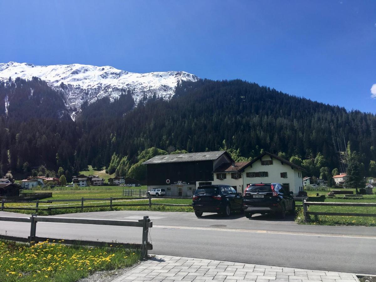 Ferienwohnung Uf Z'Enisch Klosters Exterior foto