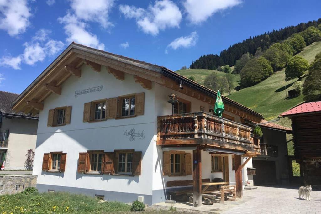 Ferienwohnung Uf Z'Enisch Klosters Exterior foto