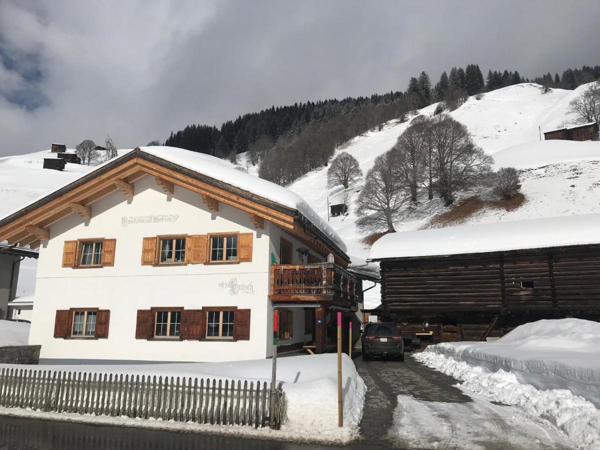 Ferienwohnung Uf Z'Enisch Klosters Exterior foto