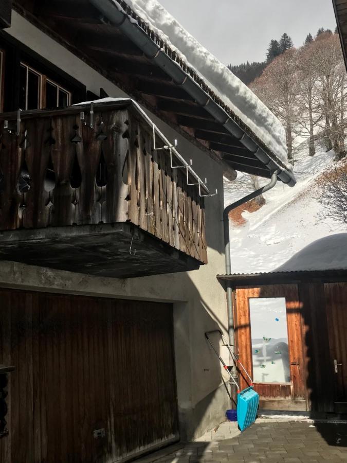 Ferienwohnung Uf Z'Enisch Klosters Exterior foto