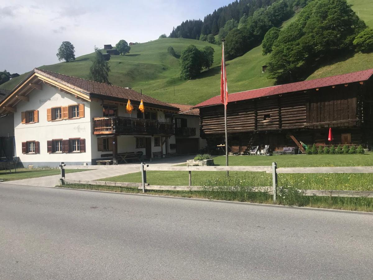 Ferienwohnung Uf Z'Enisch Klosters Exterior foto