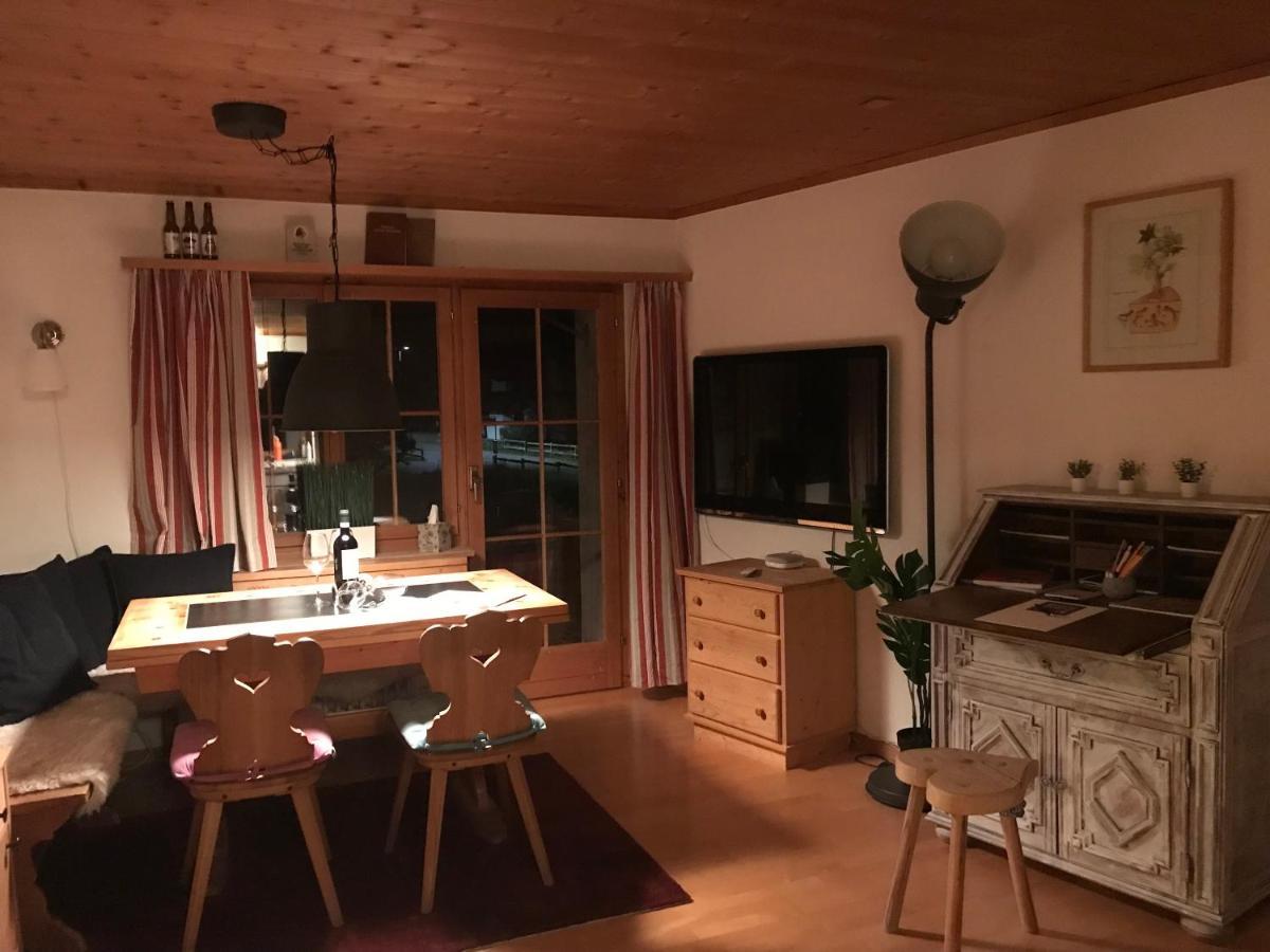Ferienwohnung Uf Z'Enisch Klosters Exterior foto