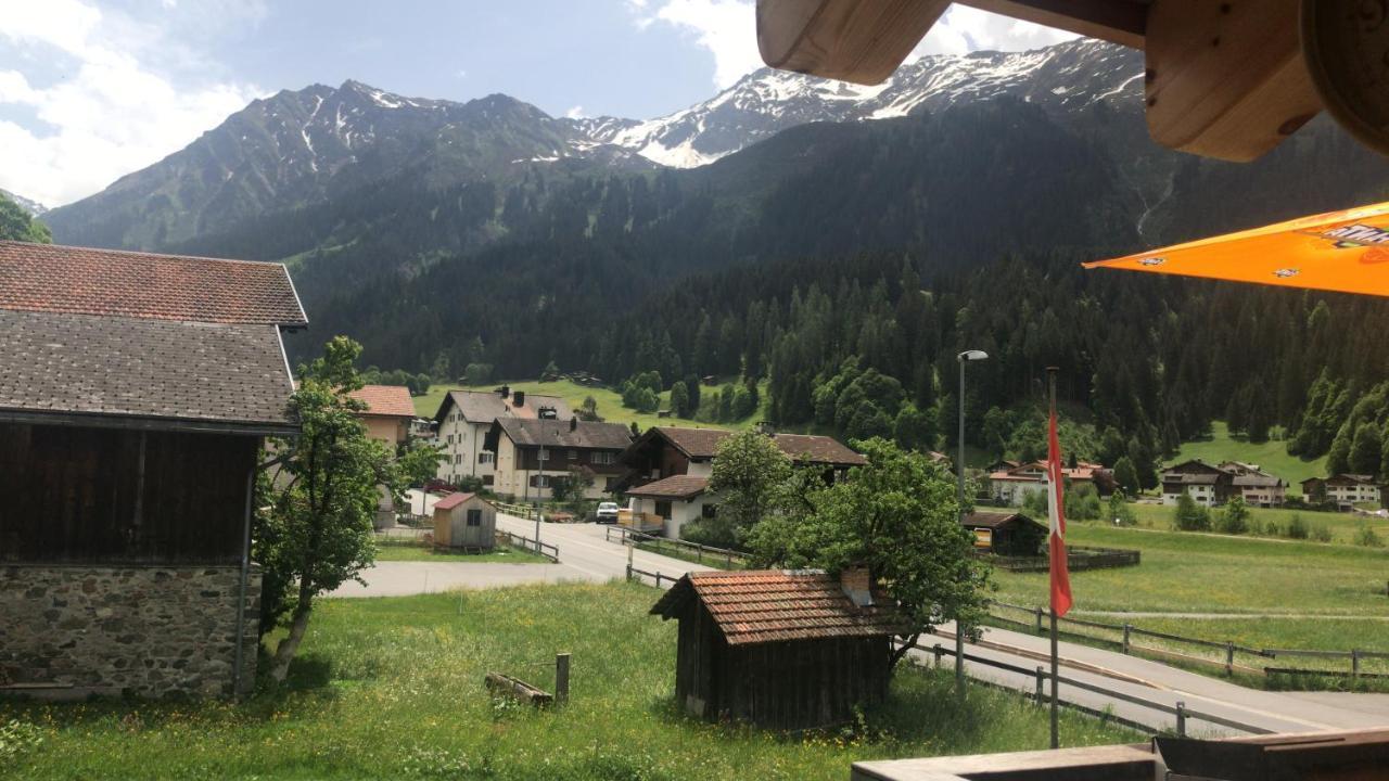Ferienwohnung Uf Z'Enisch Klosters Exterior foto