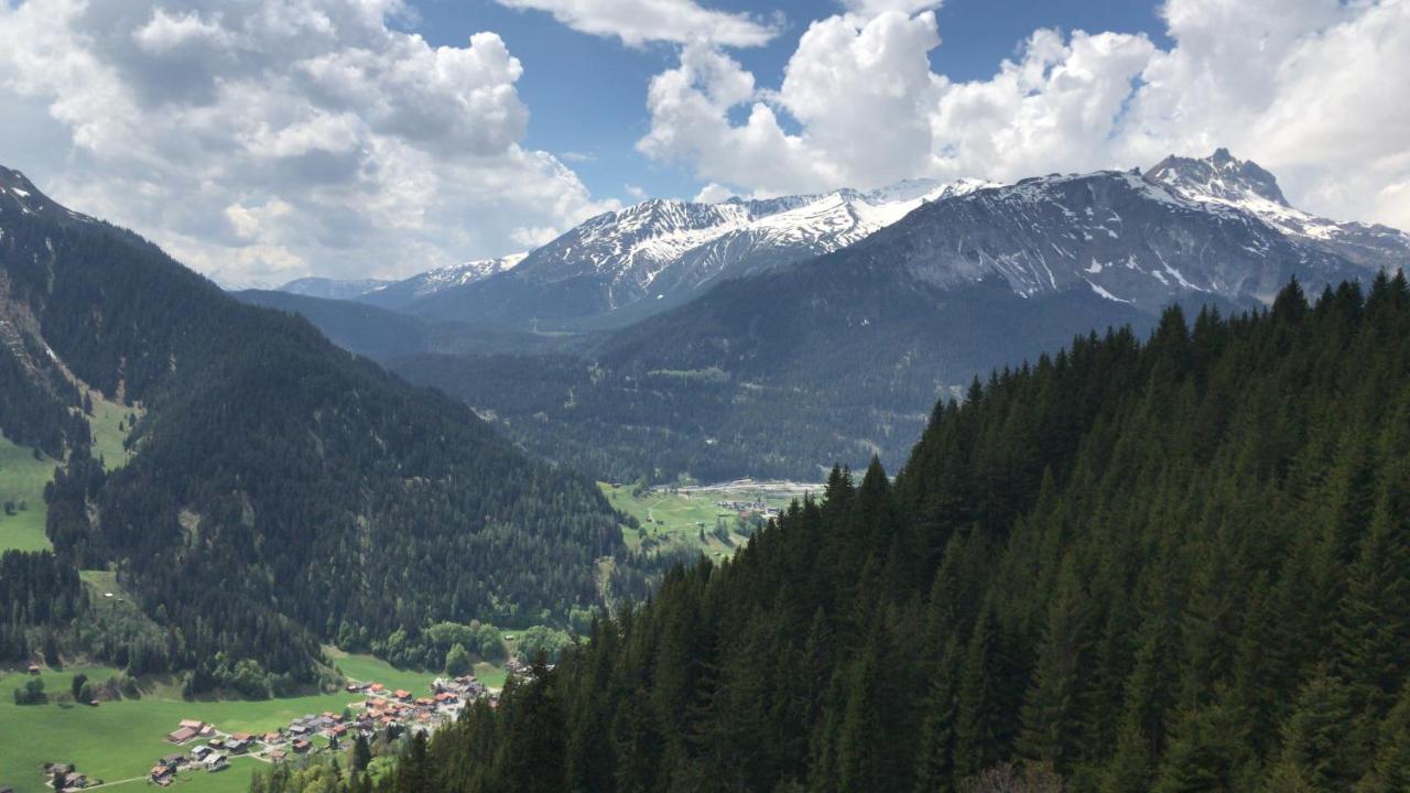 Ferienwohnung Uf Z'Enisch Klosters Exterior foto