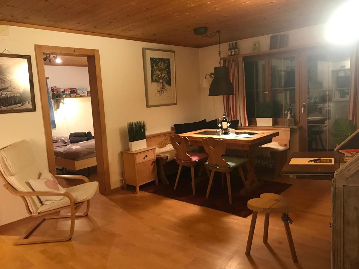Ferienwohnung Uf Z'Enisch Klosters Exterior foto
