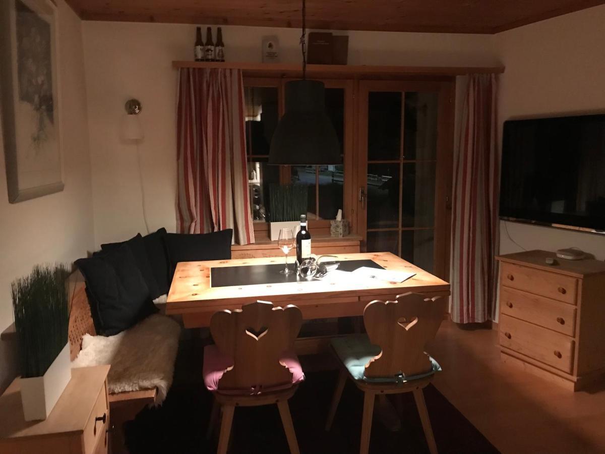 Ferienwohnung Uf Z'Enisch Klosters Exterior foto
