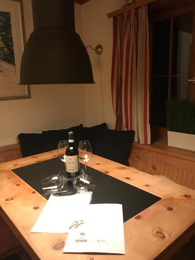 Ferienwohnung Uf Z'Enisch Klosters Exterior foto